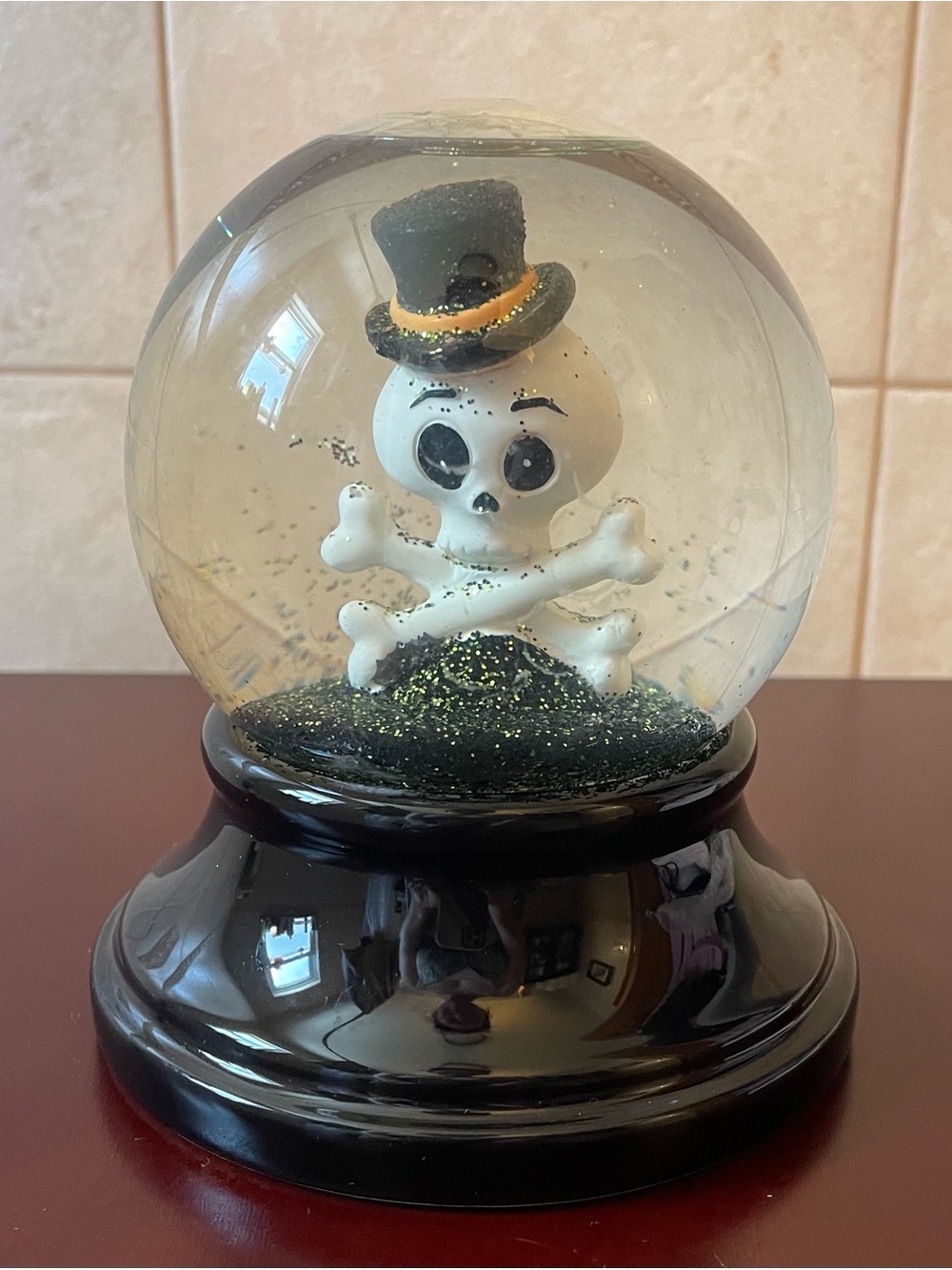 BATH & BODY WORKS SKULL SNOW GLOBE Halloween Glass Snowglobe